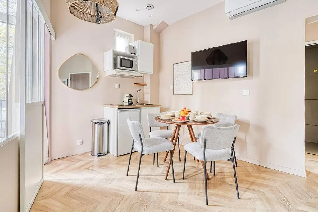 Appartement Proche Parc Monceau Paris