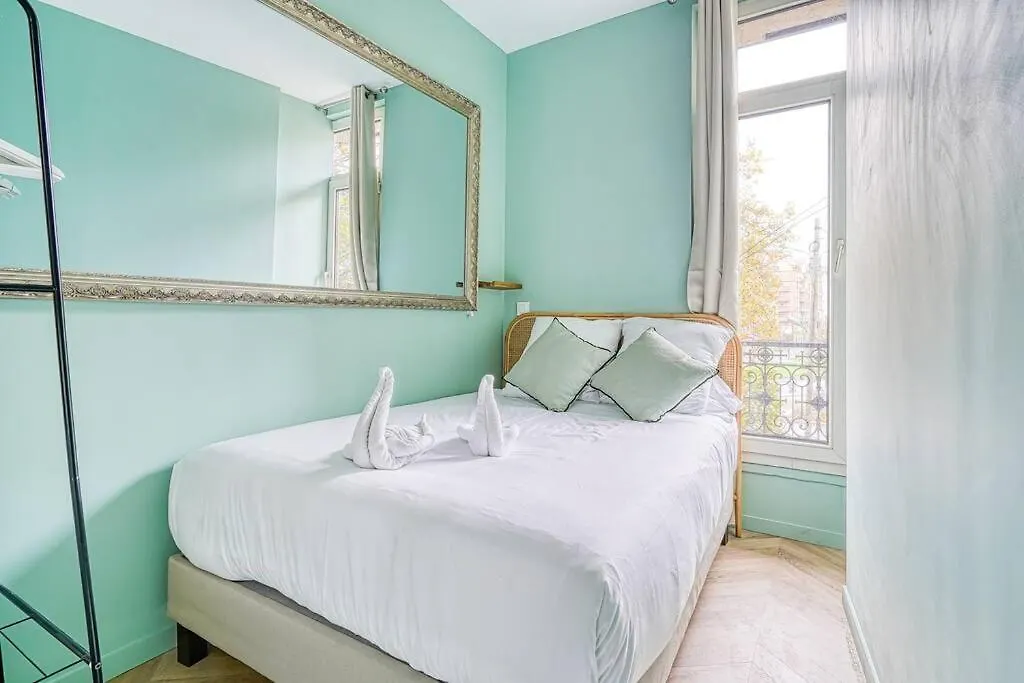 Proche Parc Monceau Appartement *
